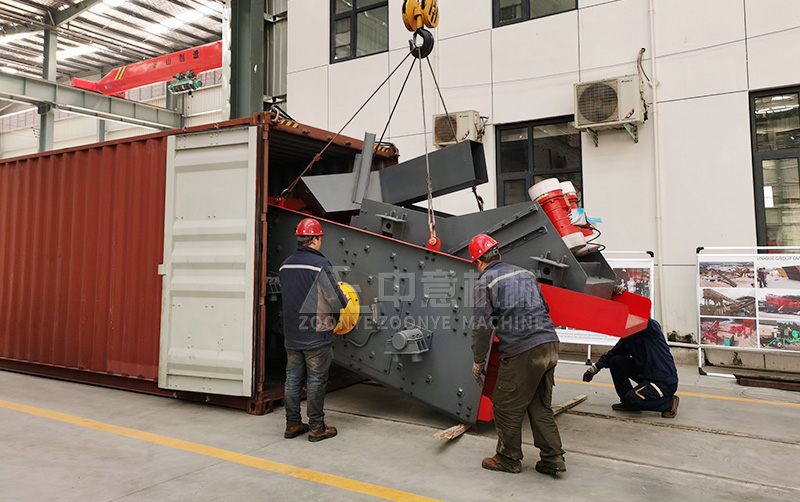 移動破碎篩分一體機裝車中 移動破碎篩分一體機裝車中